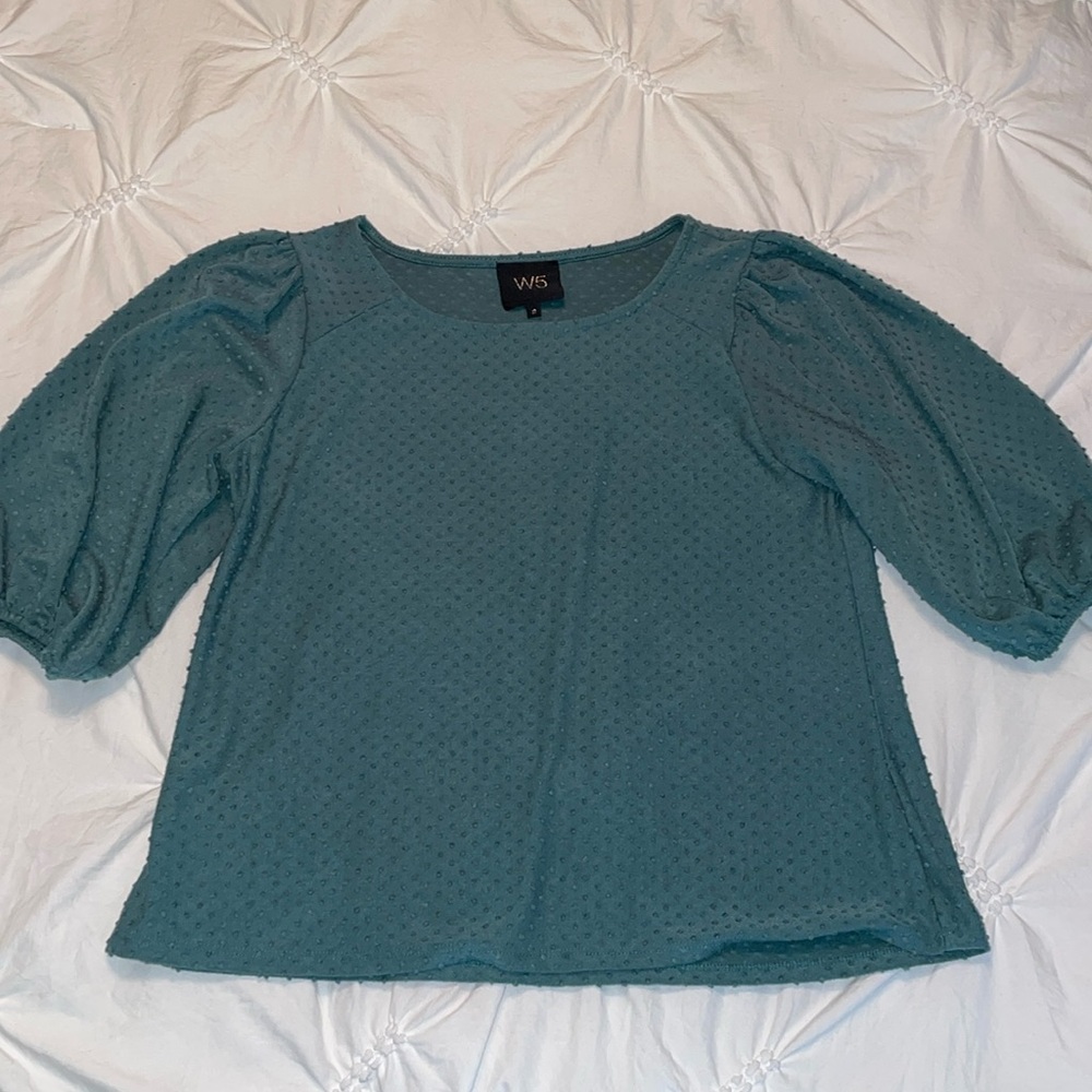 W5 - size small - green top - EUC
